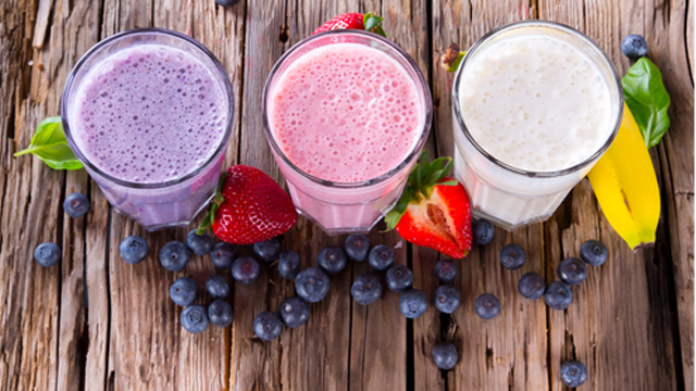 mixing smoothies -with rotary jet mixer technology 640x360