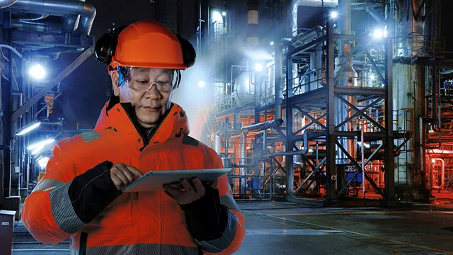 HEXpert selector male asian engineer with ipad